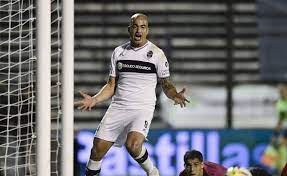 Con doblete de yorleys mena, césar vallejo derrotó a sport boys. Santiago Silva El Jugador Suspendido 2 Anos Por Querer Ser Padre Mediotiempo
