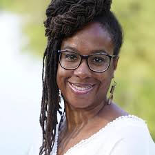 Caring All Around Me: Richardson, Tia: 9781645389514: Amazon.com: Books