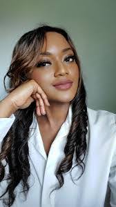 Jeannine Grace's Instagram, Twitter & Facebook