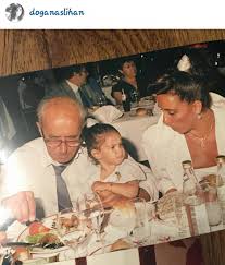 Bu ilişkide şaşırtan bir detay daha var. Aslihan Dogan Uludag Sozluk