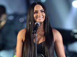 Demi moore gave fans a glimpse of her dramatic makeover in the first trailer for brave new world. Everyone Thinks Demi Lovato Looked Like Demi Moore At The 2017 Mtv Emas Allure