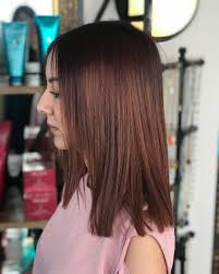 19 Flattering Medium Hairstyles For Round Faces In 2020 One Length Hair Medium Hair Styles One Length Haircuts