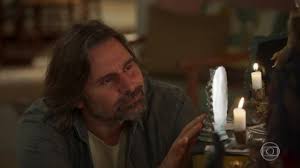 Helena pede para conversar com Mário