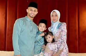 Rentetan itu, bukan sahaja armin yang menjadi mangsa kecaman netizen. Admin Page 19 Malaysia Terkini
