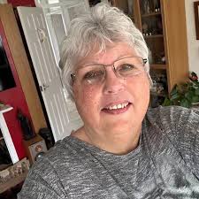 We moved to Maidstone in 1969 when I was about 10 we lived in Loose. I went  to Shernold School initially then