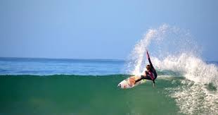 Über 7 millionen englischsprachige bücher. Sally Fitzgibbons Traveling Pro Surfer Atravelthing Com