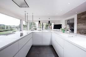 contino fs ral 9016 global kitchen design worldwide houten keuken muurverf wit