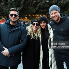 Si Harry dice Michael Bublé tres veces Michael aparecerá con la esposa, es  matemática básica. No sabemos muchos detalles de esta amistad pero voy a  pensar que Michael es el Nacho canadiense.