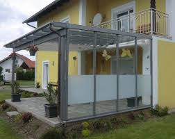 Terrassendach Mit Seitenvergalsung Als Windschutz Und Mehrteiligem Sonnenschutz Uberdachungen Terrassen Dach Terrassenuberdachung
