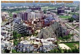 Les Pyramides D Andrault Et Parat A Evry La Cite Jardin En Couleur Cite Jardin Jardins Suspendus Evry