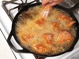 Kalau masih mengeluarkan juice atau cairan berarti ayam tersebut masih kurang matang, ungkap jawara master chef indonesia 3 itu. 6 Petua Goreng Ayam Supaya Empuk Dan Tak Berdarah