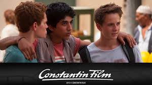 Besonders auffallend ist sein ausgefallener look und harald interessierte sich bereits schon sehr früh während seiner jugend für mode und nähte für bekannte und freunde abendkleider. Funf Freunde 4 War N Joke Mann Ist Doch Logo Youtube