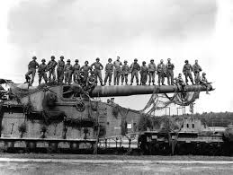 It is impressively attractive, of a majestic and austere charm and immediately strikes those who come to view it in its showcase at genoa's town hall. Schwerer Gustav Il Cannone Nazista Con Cui Hitler Cerco Di Conquistare L Europa Ma Falli Berlino Magazine