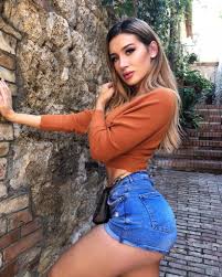 She was mentioned in a newyorkfashiontimes's post on twitter as they said how 'model molly eskam looks amazing in courtneyallegra swimwear'. Molly Eskam Wiki Bio Age Job Net Worth Nationality Measurements