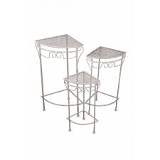 Si tratta di mobili che pesano i tavoli in ferro battuto sono più delicati rispetto a quelli in ferro zincato e verniciato. Set 3 Tavolini Angolo In Ferro Battuto Acquista Su Satur