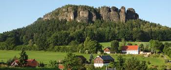 De camping heeft plaatsen met afbakening, zonder schaduw en van camping lugano mooie plaatsen vakantie park vakanties. Umgebung Des Caravan Camping Sachsische Schweiz Gohrisch Wohnmobile Zelte Im Nationalpark Elb Camping Sachsische Schweiz Nationalpark Festung Konigstein