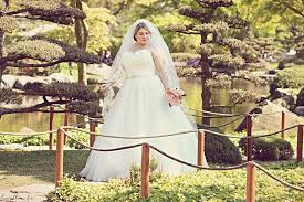 Jeder brautkleid kann maßgeschneidert werden. Vollkommen Braut The Curvy Bridal Concept Store About Bride