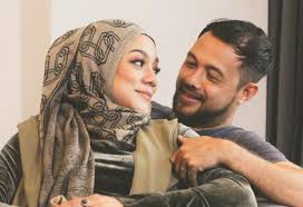 This is pc linda rafar (second draft) by aniq fakhrul c15 on vimeo, the home for high quality videos and the people who love them. Kami Masih Bersama Takut Orang Tak Suka Cakap Asyik Promote Suami Linda Rafar Hiburan Mstar