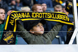 Follow the allsvenskan live football match between örebro sk and aik with eurosport. Aik Orebro Sk Ung Aik Supporter Haller Upp Halsduk Under M Flickr