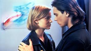 He earned an academy award nomination for sydney lumet's running on empty, and also starred as the young indy in indiana jones and the last crusade. River Phoenix Tragischer Tod In Der Halloween Nacht 1993