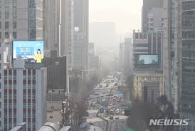 실시간 미세먼지, 초미세먼지 정보를 한눈에! ë¯¸ì„¸ë¨¼ì§€ ë†ë„ ë‚˜ì¨ ë¿Œì˜‡ê²Œ íë ¤ì§„ ë„ì‹¬ ê³µê°ì–¸ë¡  ë‰´ì‹œìŠ¤í†µì‹ ì‚¬