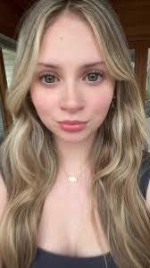 Isabelle Goodrich's Instagram, Twitter & Facebook