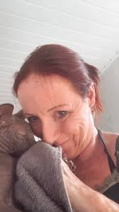 Giving my Sphynx cat a bath 🐱🫧