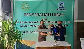 Pada awalnya bank rakyat indonesia (bri) didirikan di purwokerto, jawa tengah oleh raden bei aria wirjaatmadja dengan nama de poerwokertosche hulp en spaarbank der inlandsche hoofden atau bank bantuan dan simpanan milik kaum priyayi purwokerto. Kejati Jateng Terima Bantuan Hibah Ambulance Dari Csr Bank Bri Awal Id