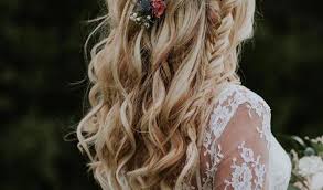 Coiffure mariée cheveux mi longs coiffure mariée détachée coiffure mariée sur cheveux courts. Coiffure De Mariage Boheme Chic Bouclee Coiffure Mariage Champetre Avec Fleurs Artificielles Pour Accessoires Tresse Cheveux Longs Boucles Pctr Up