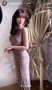 元ａｋｂ４８でタレントの小嶋陽菜 ３２ が２２日までに自身のインスタグラムを更新 自身がクリエイティブディレクターを務めるアパレルブランド ｈｅｒ ｌｉｐ ｔｏ のワンピースを着用するショットを公開 ニットドレス 小嶋陽菜 ドレス