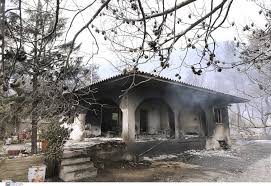 Το αλεποχώρι βρίσκεται σε σχετικά κοντινή απόσταση από την αθήνα και μόλις 60χλμ από το κέντρο της, ενώ η παραλία του προσφέρει θέα στα νησιά των αλκυονίδων. Se Yfesh H Megalh Fwtia Ston Sxino Korin8ias Katastrafhkan Spitia Fwto Grtimes Gr