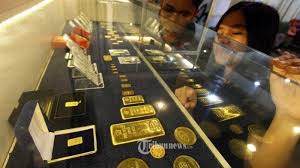 Emas yang merupakan salah satu logam mulai memang mempunyai nilai jual yang sangat tinggi, bahkan kestabilan yang ada dari harga jual kembali pada logam mulia seperti emas ini tetap menjadi buruan utama baik bagi pelaku, pengembang maupun dari konsumen saat ini. Update Harga Emas Antam Hari Ini 27 Maret 2021 Alami Sedikit Kenaikan Ke Level Rp 922 000 Per Gram Tribun Banten