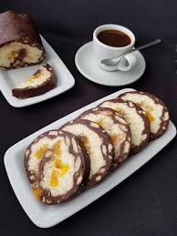 500 g biscuiți, 400 ml lapte, 3 lg cacao, crema, 200 g unt, 200 g zahăr pudră, 100 g cocos, 1 linguriță esență vanilie. Rulada De Biscuiti Cu Mascaporne Bucataresele Vesele