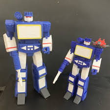 I imagined soundwave surrounded by speakers and energy flowing through all of it to soundwave: 3d Printable G1 Soundwave By Yeung Tim