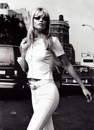 𝑉𝑒𝑒 on twitter in 2021 models 90s guess models fashion