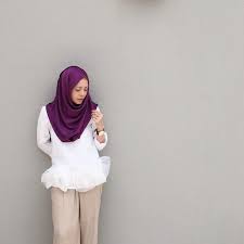 At the age of 30, she's a successful fashion mogul adored by many women all around the world. Vivy Yusof Vivyyusof Actually About To Instagram Photo Websta Fashion Hijab Fashion Muslim Fashion