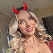 Olivia Ayres's Instagram, Twitter & Facebook