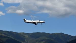 Photo Un avion d'évacuation médicale s'écrase contre une montagne aux ...