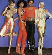 Cantores De Funk Dos Anos 80 Era Disco A Disco Music E Um Estilo Musical Que Surgiu A Partir Da Fusao De Elementos Como O Soul Jazz Origina Moda Disco Roupas De Discoteca Roupas Anos 70