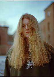 Последние твиты от girl in red (@_girlinred_). Girl In Red Festivaltickets Festicket