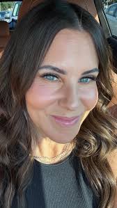 Self care really is everything 💕 , I’m obsessed with my skincare  routine…it’s simple, non-toxic, and organic 🫒, It makes me glow