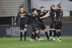 Bernd hollerbach (51) wordt de opvolger van de naar beerschot vertrokken peter maes. Stvv Stooft Lokerse Amateurs Een Peertje Woensdag Volgt Bek Het Nieuwsblad Mobile