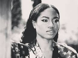 Farrah Burns's Instagram, Twitter & Facebook