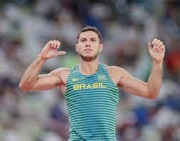O recorde olímpico é do brasileiro thiago braz da silva, que saltou 6,03 metros nos jogos olímpicos do rio 2016. Equtxtb6dusgfm
