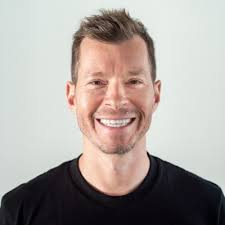 Mgr. Elena JAKUBOVIČ MBA.