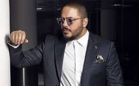 التقى البوب ستار اللبناني رامي عياش، برئيس الجمهورية اللبنانية نشر رامي عياش صورة له برفقة الرئيس وعلق قائلاً: Ø±Ø§Ù…ÙŠ Ø¹ÙŠØ§Ø´ ÙŠØ±ÙØ¶ Ø§Ù„Ø§Ø­ØªÙØ§Ù„ Ø¨Ø¹ÙŠØ¯ Ù…ÙŠÙ„Ø§Ø¯Ù‡ ØªØ¶Ø§Ù…Ù†Ø§ Ù…Ø¹ Ø´Ø¹Ø¨Ù‡