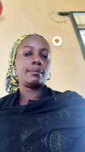 Who's located in Nairobi at the moment and has stones? Let me know.