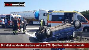 Un motociclista è stato travolto da una autovettura. Brindisi Incidente Stradale Sulla Ss379 Quattro Feriti In Ospedale Telebrindisi Webtv