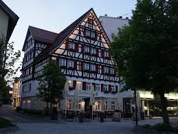 Villa haux is a villa in the art nouveau style built in 1908 by architects richard böklen and carl feil in the southern german town of ebingen. Wandern Auf Der Schwabischen Alb Von Traufgangen Und Ausblicken