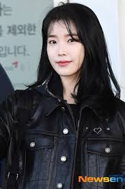 See more ideas about black actresses, black beauties, actresses. Iu Looks Fresh And Cute With Her New Black Hair At The Airport Today Kpop Chingu